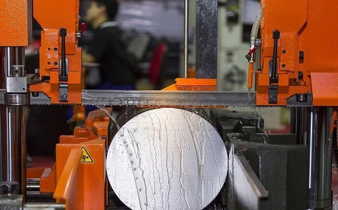 攸县立式金属带锯床切削出现跑带故障解决方法！